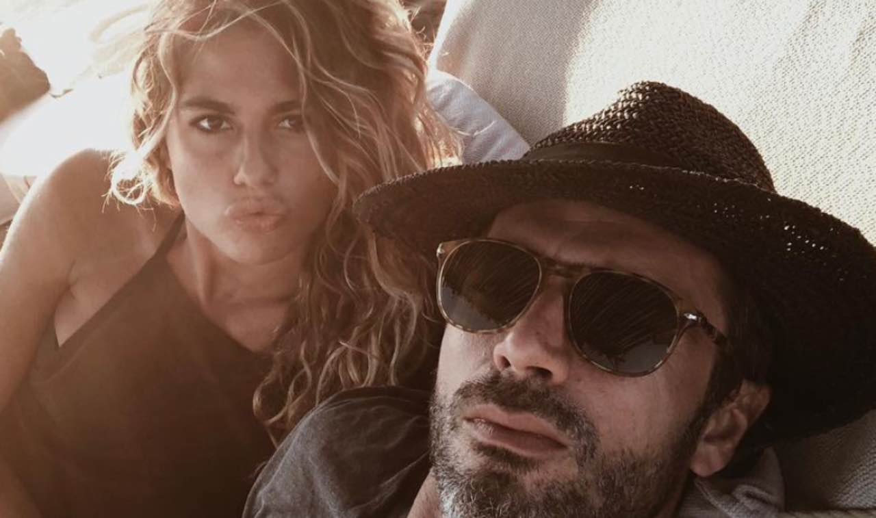 Cristina Marino, piccolo incidente per lei: Luca Argentero si diverte