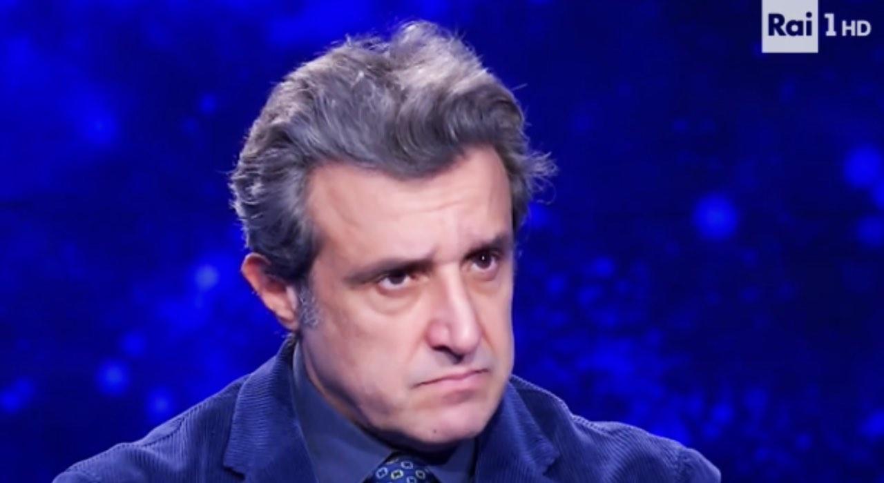 Flavio Insinna: Ugo prova l'impresa', la mossa è 'disperata'