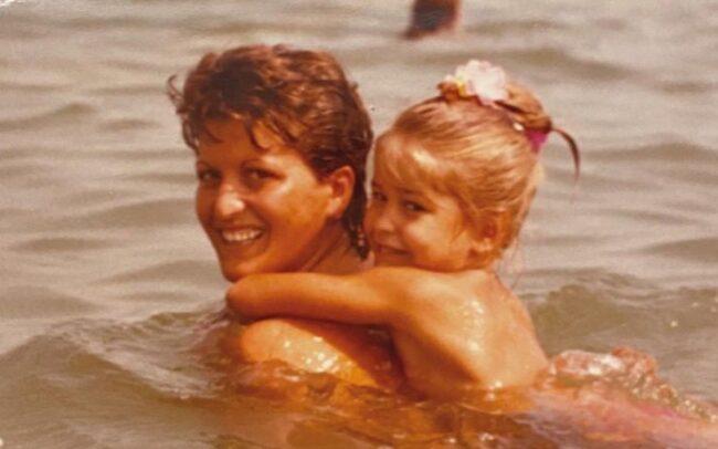 Elena Santarelli inedita: dolcissima insieme a sua mamma