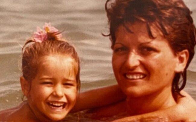 Elena Santarelli inedita: dolcissima insieme a sua mamma