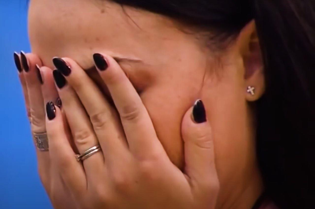 Rosalinda a pezzi, inconsolabile in lacrime: ma i fan si spaccano