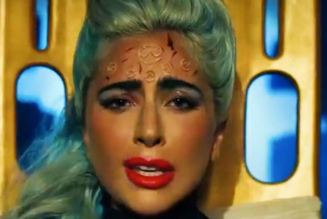 Dramma Lady Gaga, sparano al dog sitter e rapiscono i suoi cani