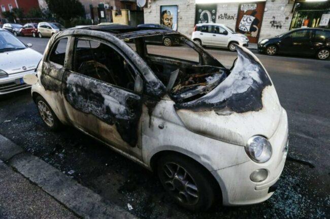 Auto della ragazza bruciata (Google Images)