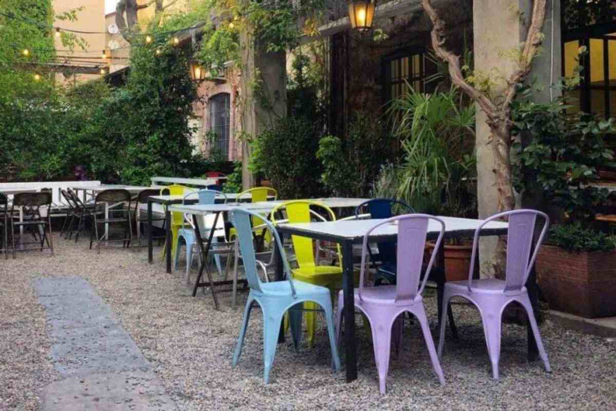 Bar all'aperto - immagine di repertorio (Google Images)