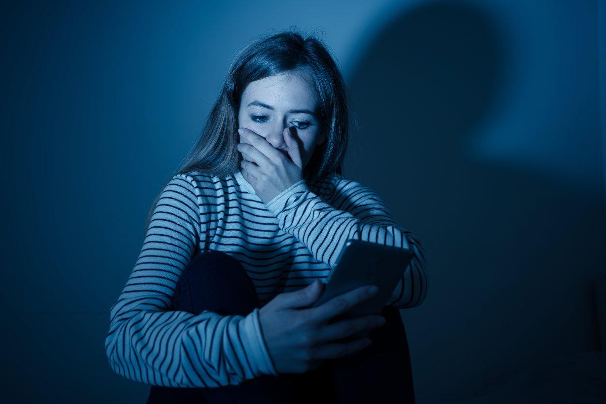 Ragazza subisce violenza (Adobe Stock)