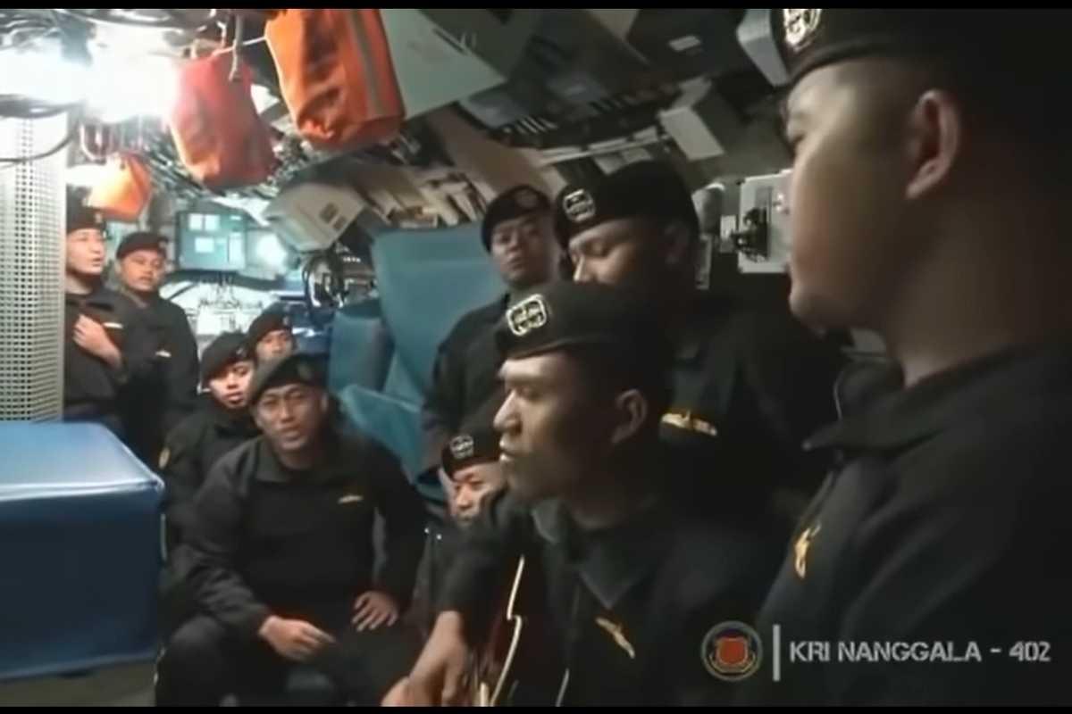Equipaggiamento del sottomarino indonesiano (YouTube)