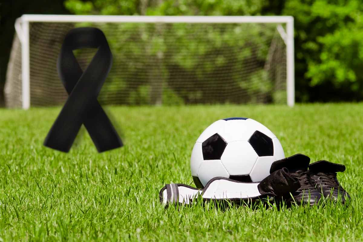 Calcio in lutto (AdobeStock)