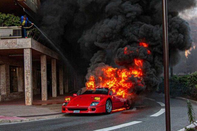 Ferrari F40 in fiamme, immagine di repertorio (Google Images)