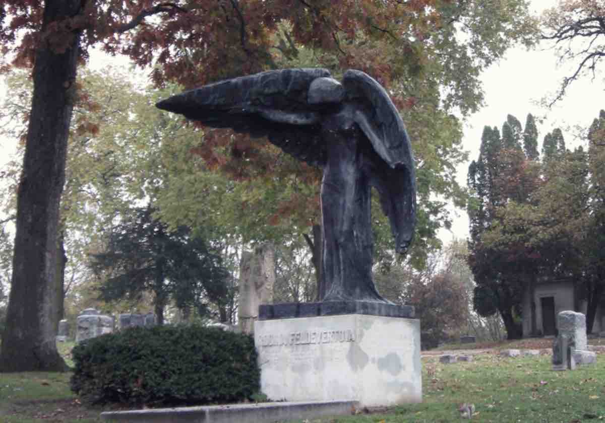 Tombe - Il cimitero degli angeli neri di Oakland (Wikipedia)
