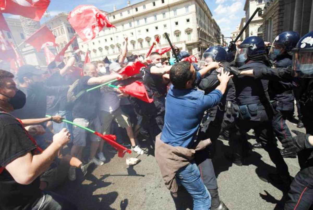 Scontri Roma (Twitter - Caludio Guaitoli)