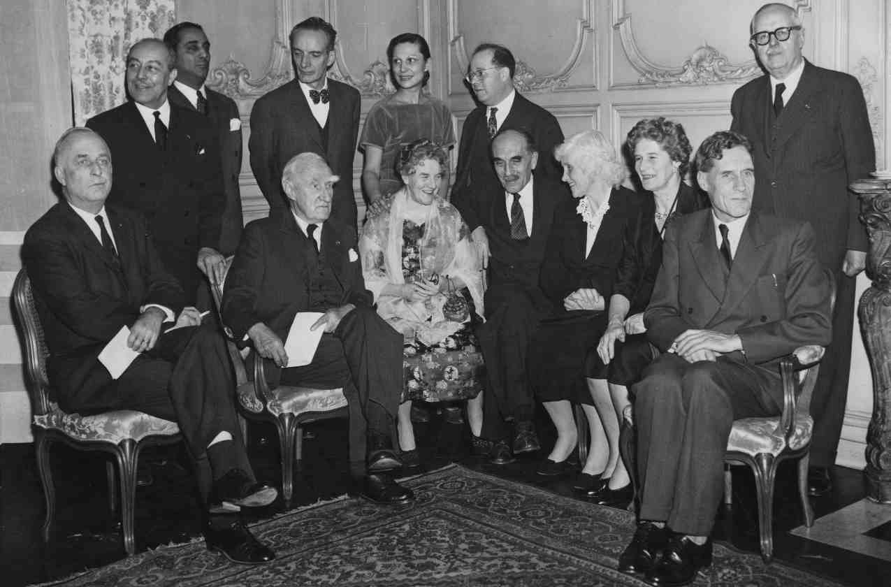 Daniele Bovet e i ricercatori nel giorno della cerimonia del Premio Nobel (Getty Images)