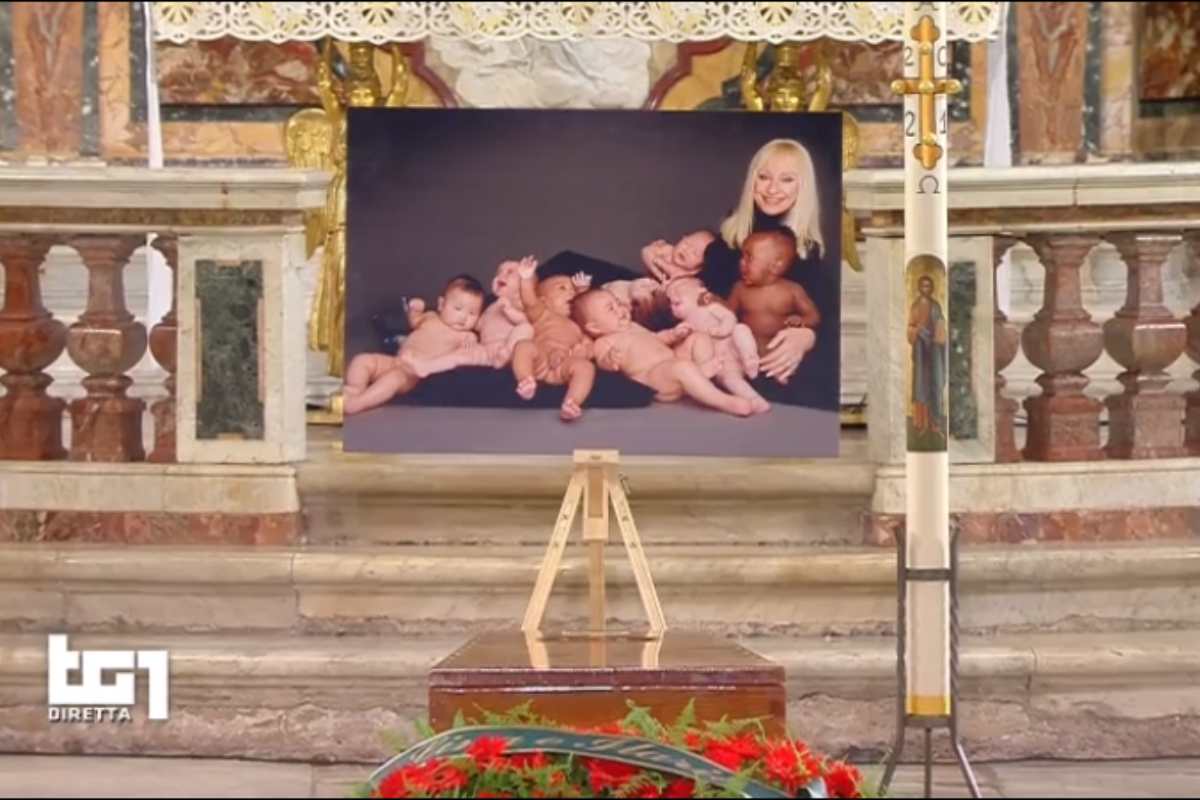 Raffaella Carrà funerale (screen Rai)