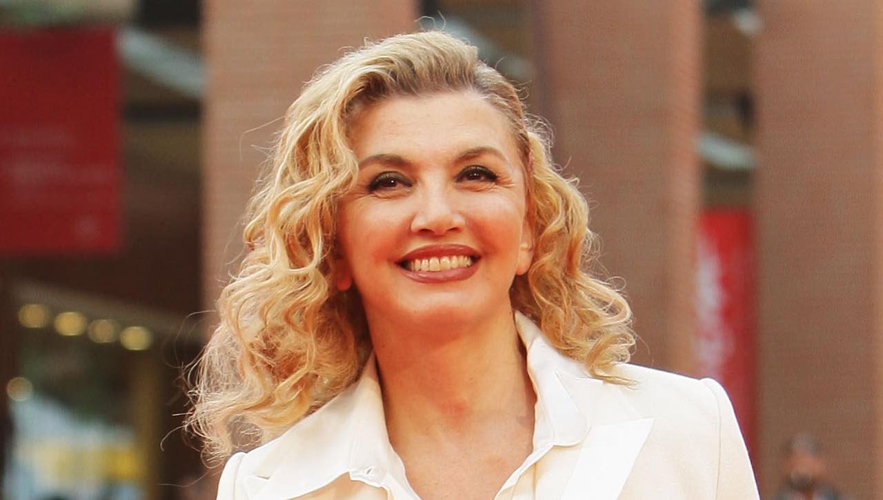 Milly Carlucci lascia senza parole: la conduttrice svela la giuria di Ballando