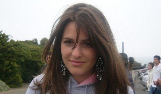 Qui ha 15 anni, oggi è un'attrice molto famosa: la riconoscete?