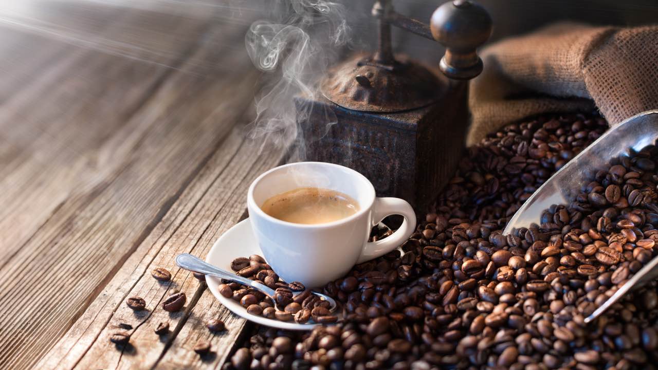 Caffè, quanti al giorno: gli effetti diversi per questi fattori