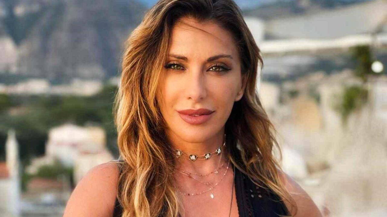 Dove Abita Sabrina Salerno E Un Posto Magnifico