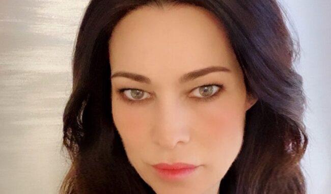 Manuela Arcuri, avete mai visto suo fratello? I due sono identici