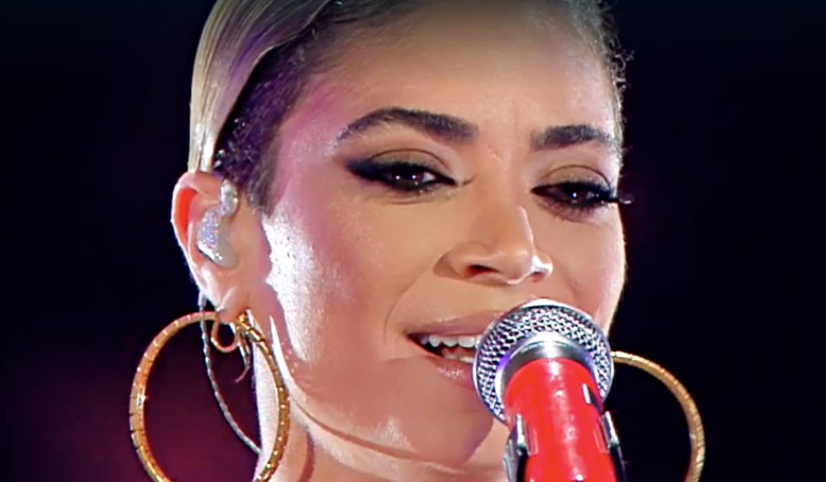 Elodie, scollatura pazzesca: fan in visibilio (FOTO)