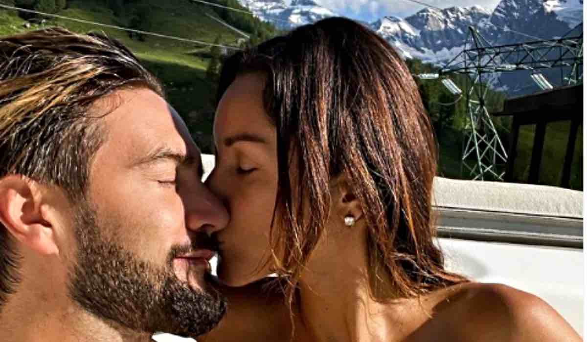 Alex Belli: "Ecco quante volte faccio l'amore con Delia Duran"