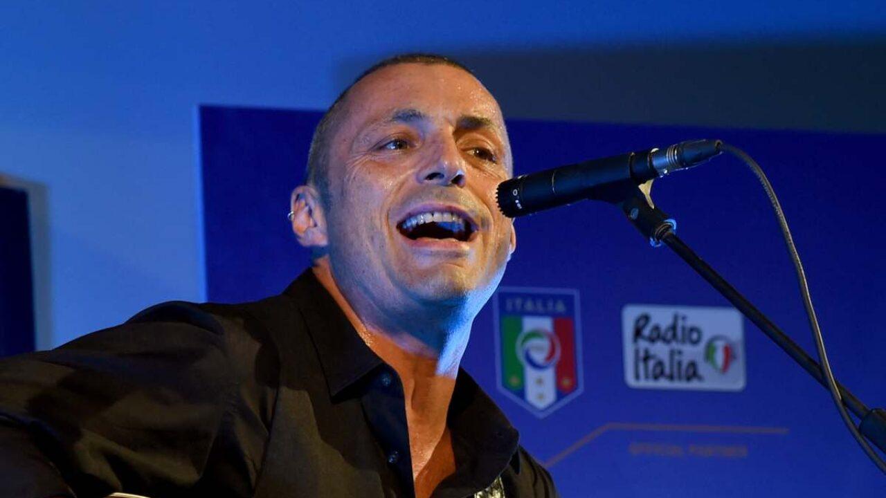 Chi E La Compagna Di Alex Britti Eta Figlio E Vita Privata