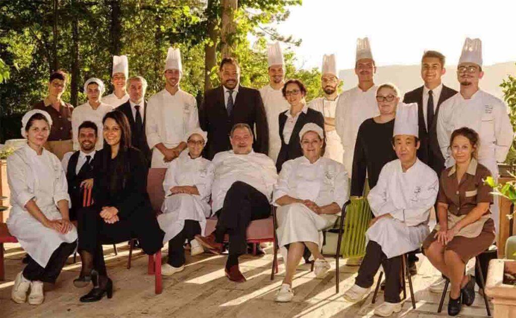 Lo staff di Vissani al completo (instagram)