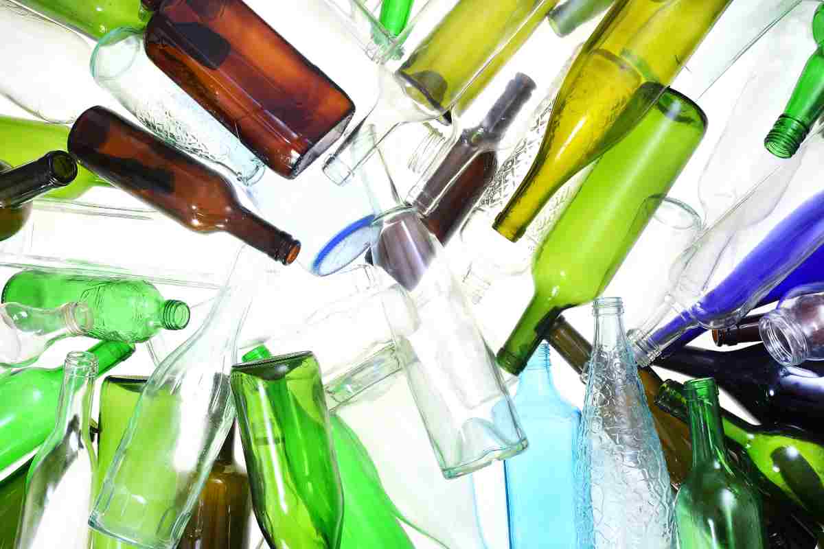 Bottiglie di vetro (AdobeStock)