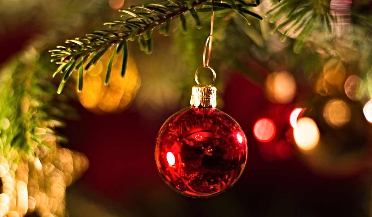 Natale 2021, come addobbare e decorare l'albero e casa: spunti e idee