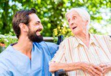 Pensione anticipata caregiver (AdobeStock)