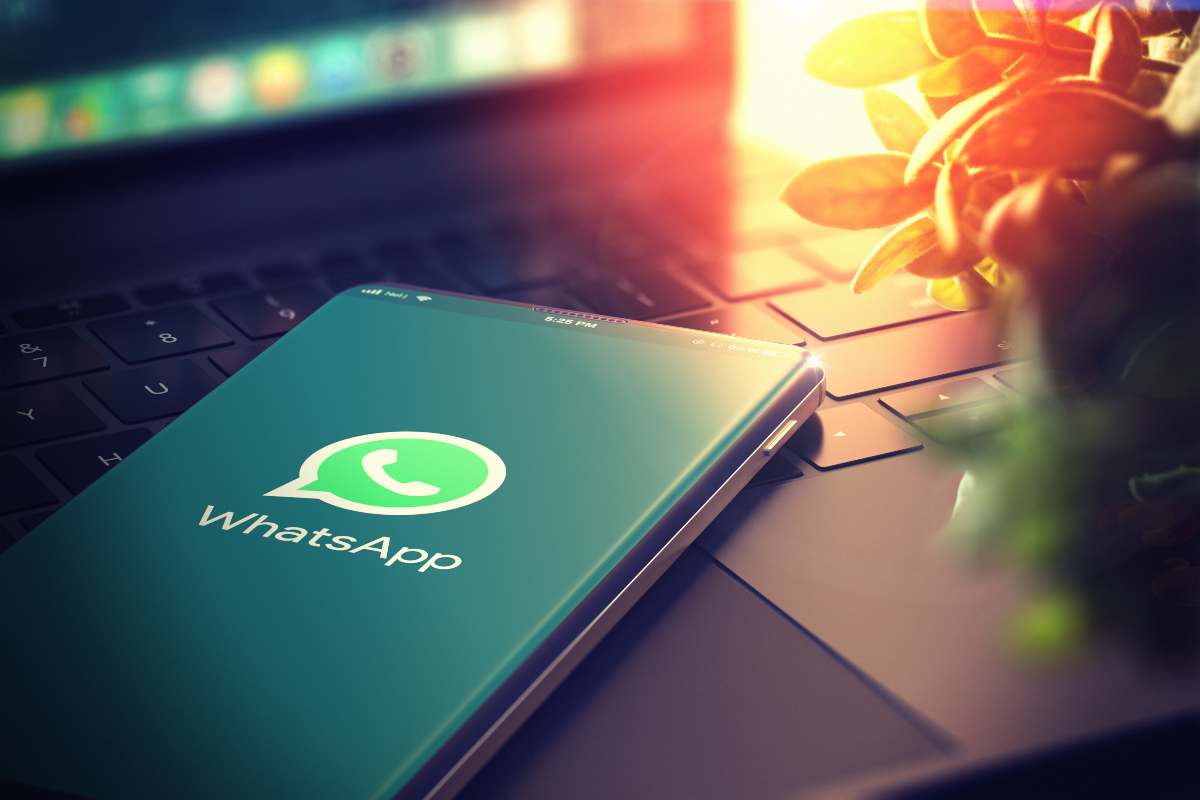 WhatsApp e vocali (AdobeStock)