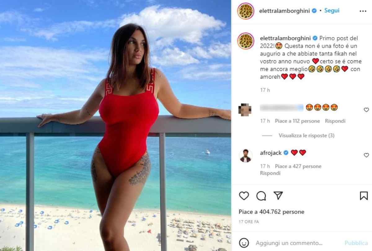 Elettra Lamborghini in costume