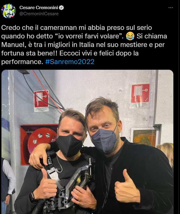 Cesare Cremonini e il cameramen Manuel