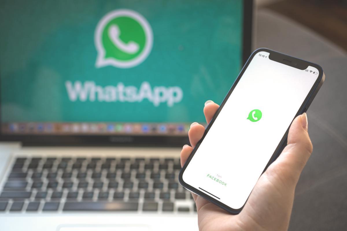 Icona di WhatsApp sul PC e smartphone
