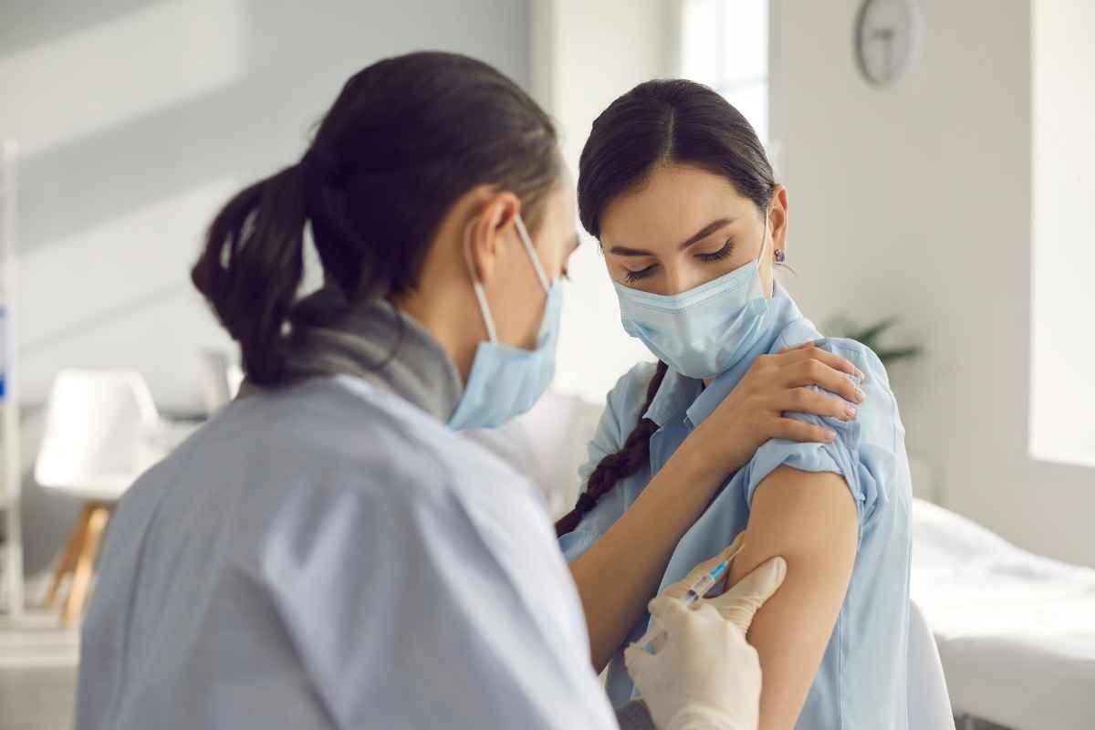 vaccinazioni antinfluenzale e anti Covid-19 regione lazio