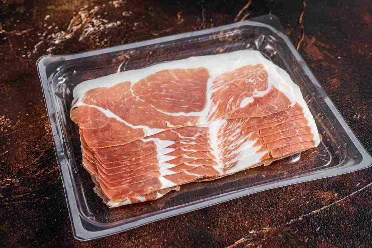 Prosciutto vaschetta qualità: come sceglierlo